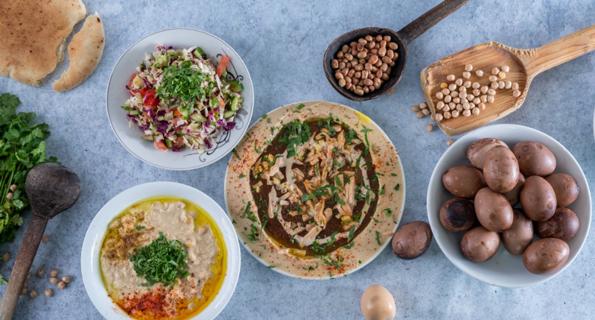 Image of Hummus Haben Shel Hasuri | Yigal Alon