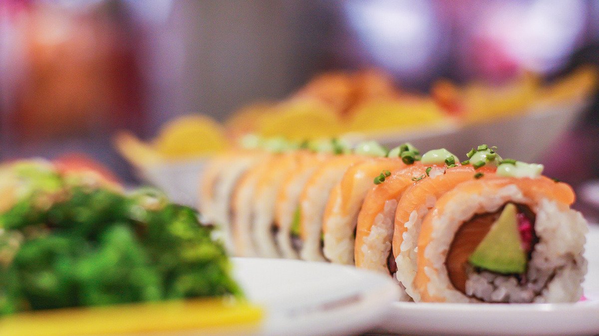Sushi Yama Izakaya Fältöversten | Populär sushi - direkt till dig ...