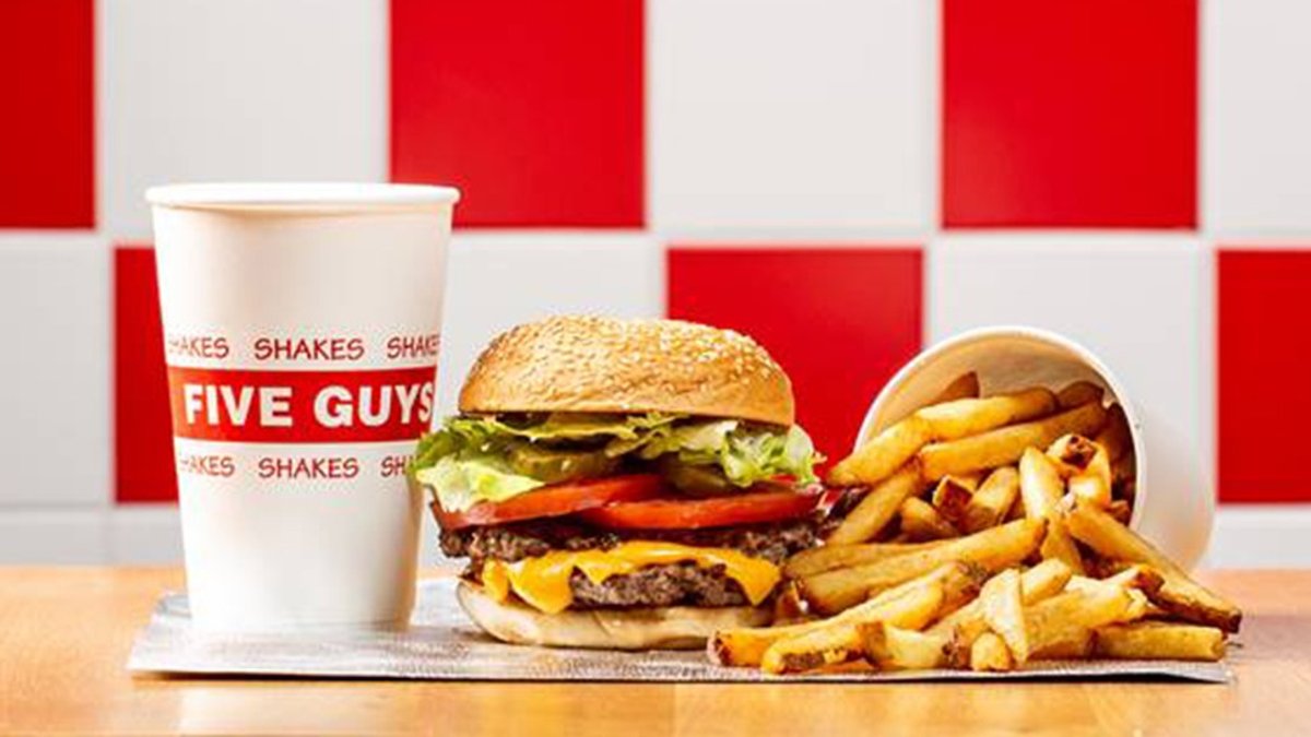 Five Guys Mercedes Benz Arena Fresh Handmade Burgers Fries Berlin Wolt Vi Leverer Byens Bedste Takeaway