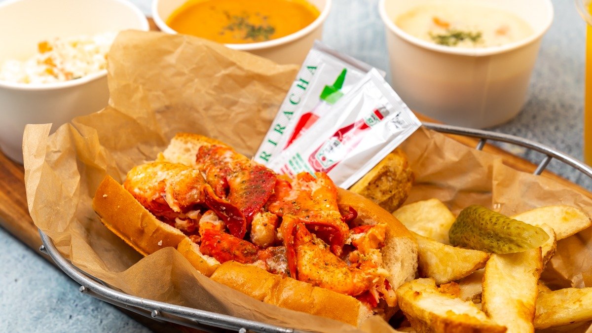 Luke S Lobster ルークスロブスター 表参道キャットストリート店 ニューヨーク マンハッタンにて09年に創業したnyc人気no 1の ロブスターロール専門店 ロブスターの名産地アメリカ メイン州の味の良い確かな素材を使った香り 旨味たっぷりのロブスターロールを気軽 Luke S Lobster ルークスロブスター 表参道キャットストリート店 ニューヨーク マンハッタンにて09年に創業したnyc人気no 1の ロブスターロール専門店 ロブスターの名産地アメリカ メイン州の味の良い確かな素材を使った香り 旨味たっぷりのロブスターロールを気軽