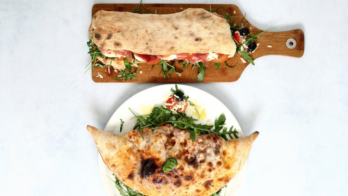 Pane Amore e Fantasia Serving Pizzas