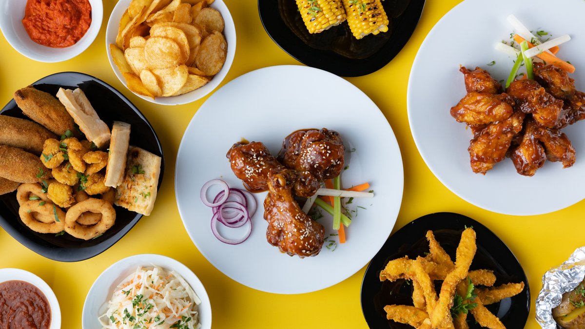 Street Wings Street Wings gives you wings. Nice and crispy! 😏