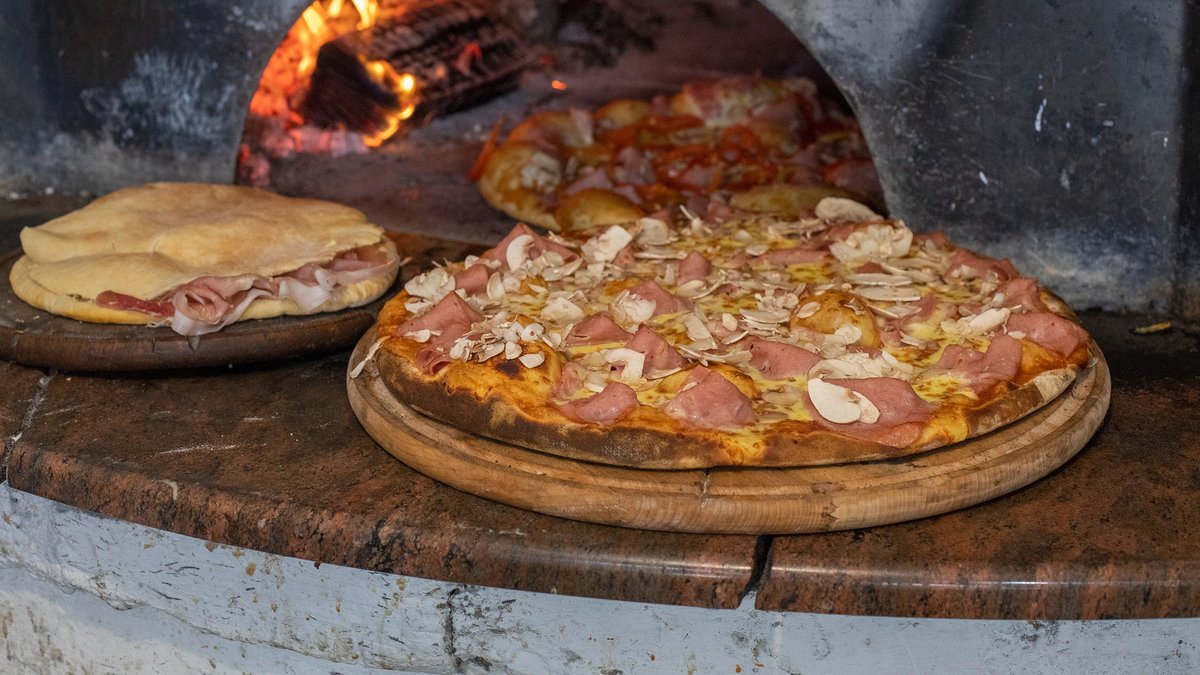 Image of Pizza na drva kod Mašinca Kraljice Marije