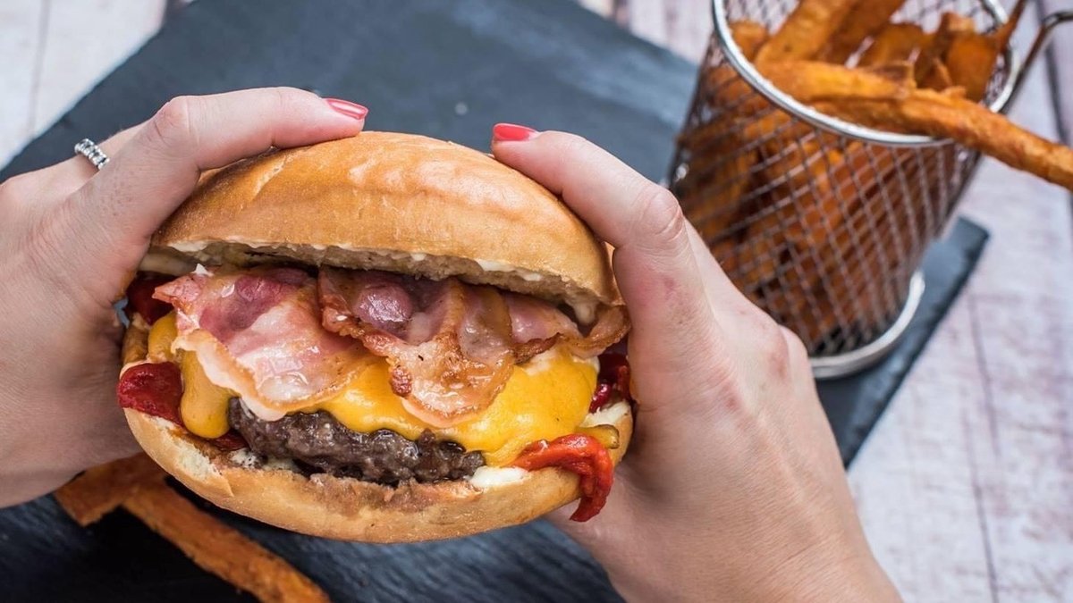 Image of Beer and Burger I Akác